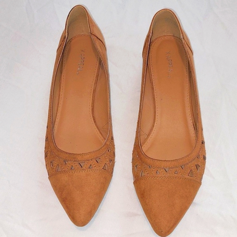 X-Appeal Cute Flat Pointed Shoes .Size 9 Tan .Very Good Condition.